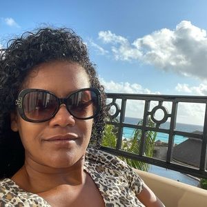 Meet your Posher, Isabel